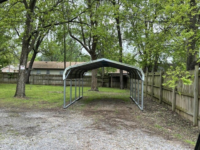 420 N Oak Ave in Tahlequah, OK - Building Photo - Building Photo
