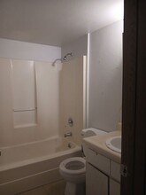 102 Gregory Dr in Green Forest, AR - Foto de edificio - Building Photo