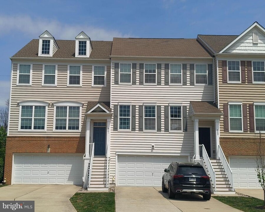 301 Ellison Dr in North Wales, PA - Building Photo
