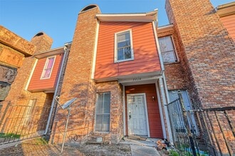 7726 W Gulf Bank Rd in Houston, TX - Building Photo - Building Photo