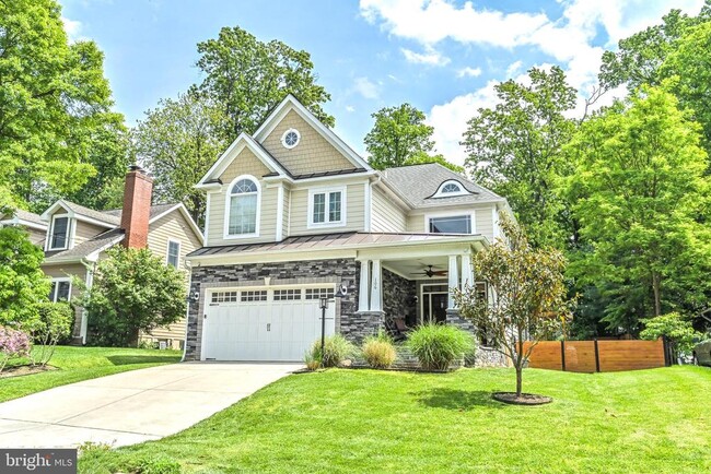 property at 106 Oak St SW