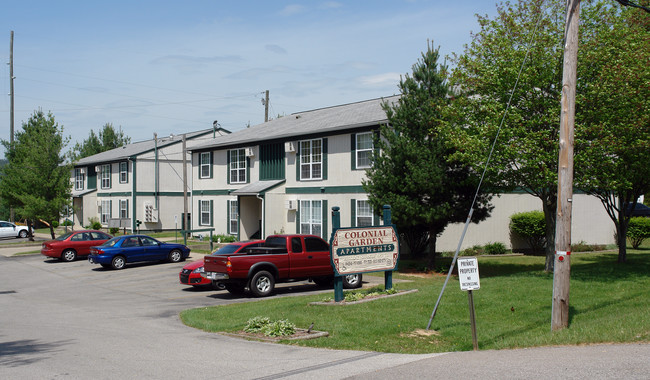 Colonial Garden Apartments in Hurricane, WV - Building Photo - Building Photo