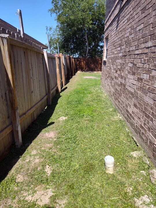1313 N Sal St, Unit 4 in Edinburg, TX - Foto de edificio