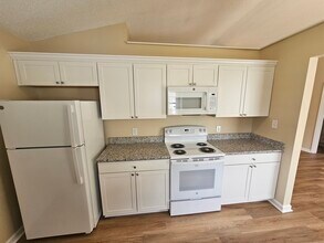 1802 Barberry Dr in Conway, SC - Building Photo - Building Photo