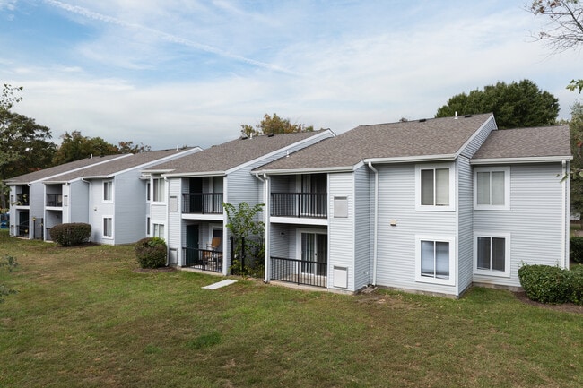 Smallwood Gardens in Waldorf, MD - Building Photo - Building Photo