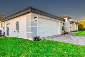 10235 Stonecrop Ave in Englewood, FL - Building Photo - Building Photo