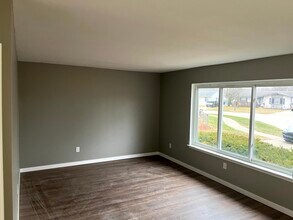 30246 Spain Ct in Romulus, MI - Building Photo - Building Photo