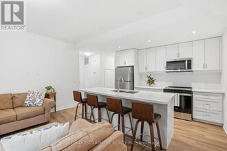 70 Kenesky Dr in Hamilton, ON - Building Photo - Building Photo