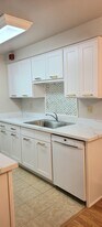 11010 NE 68th St, Unit 604 in Kirkland, WA - Building Photo