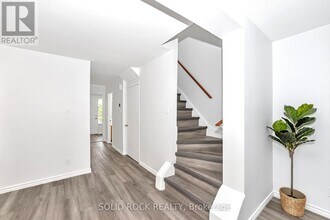 348 Monica Crescent in Ottawa, ON - Building Photo - Building Photo