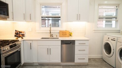 65 Poe Ave in Newark, NJ - Building Photo - Building Photo