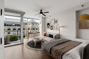 167 W Kinzie St in Chicago, IL - Building Photo