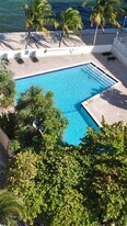 7545 E Treasure Dr in North Bay Village, FL - Building Photo