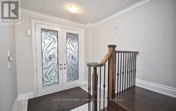 590 Sweetwater Cres in Newmarket, ON - Building Photo - Building Photo