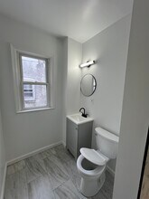 919 Elsinore Pl in Chester, PA - Foto de edificio - Building Photo