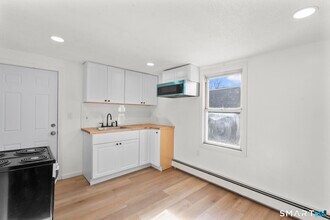 26 Mc Lean St in Hartford, CT - Building Photo - Building Photo