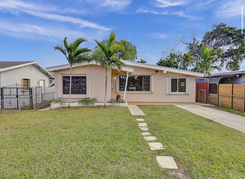 410 NE 171st Terrace in North Miami Beach, FL - Building Photo