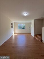 41 EARLY St in Alexandria, VA - Building Photo