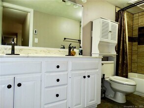 155 Candlewood Dr in South Windsor, CT - Building Photo - Building Photo