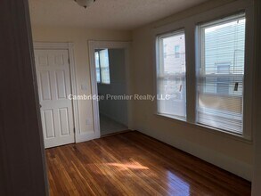 55 Bonair St, Unit 1 in Somerville, MA - Building Photo - Building Photo