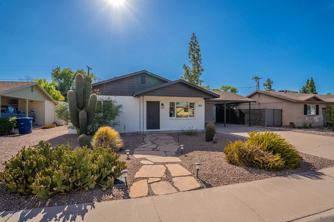 1800 S Shafer Dr in Tempe, AZ - Building Photo