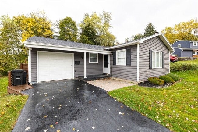 27 Homestead Dr in Fairport, NY - Building Photo - Building Photo