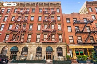 26 Cornelia St in New York, NY - Building Photo - Building Photo