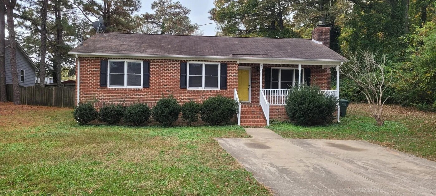 105 Starmount Rd in Clayton, NC - Building Photo