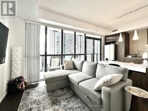 101 Charles St E in Toronto, ON - Building Photo - Building Photo