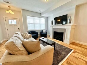 982 Lake Ridge Dr in Traverse City, MI - Building Photo - Building Photo