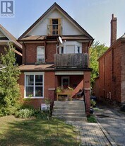 223 Fairview Ave in Toronto, ON - Building Photo