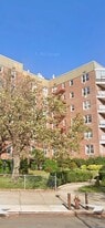 151-05 Cross Island Pkwy in Queens, NY - Building Photo