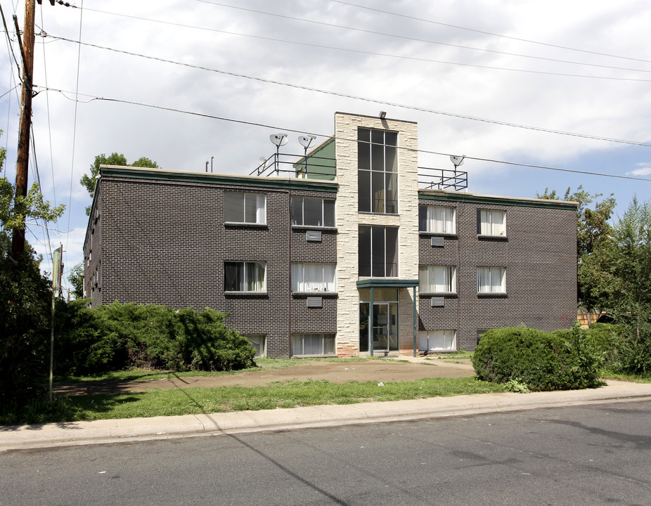 5601 W Green Meadows Pl in Denver, CO - Building Photo