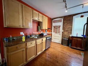 19 Netherlands Rd, Unit 1 in Brookline, MA - Building Photo - Building Photo