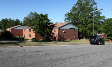 Lincoln Apartments in Durham, NC - Building Photo - Building Photo