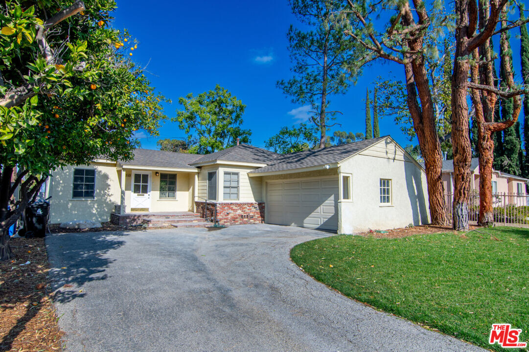 18313 Bessemer St in Los Angeles, CA - Building Photo