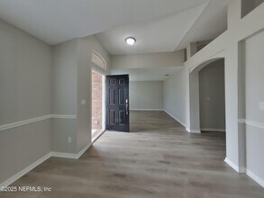 984 Fox Chapel Ln in Jacksonville, FL - Foto de edificio - Building Photo