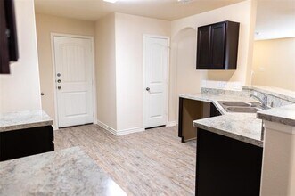 1706 Dove Cir in Ennis, TX - Building Photo - Building Photo