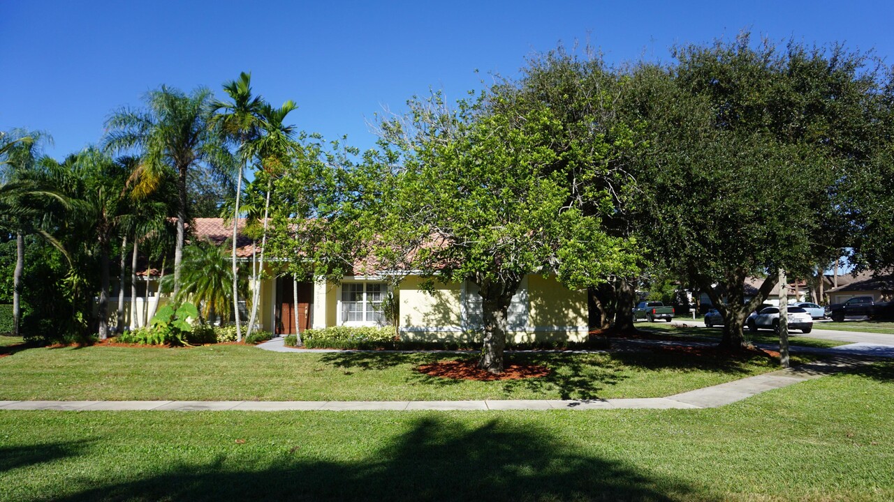 12629 Buckland St in Wellington, FL - Building Photo