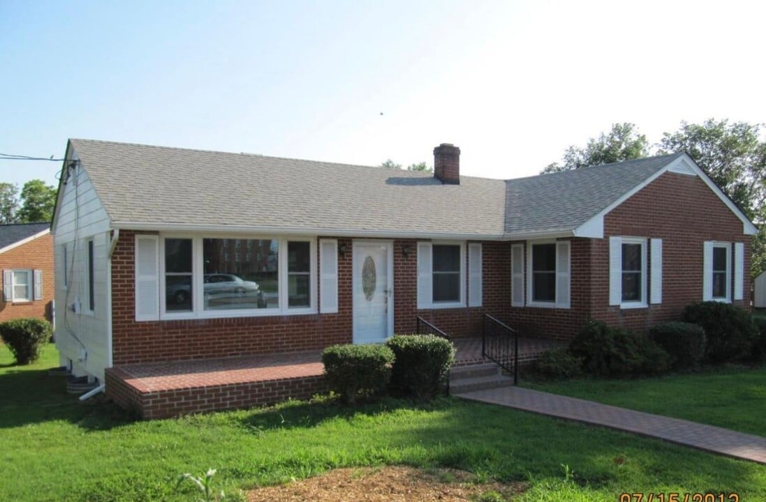41665 Tudor Hall Rd in Leonardtown, MD - Building Photo