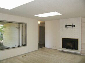 1154 NE Birchaire Ln in Hillsboro, OR - Building Photo - Building Photo