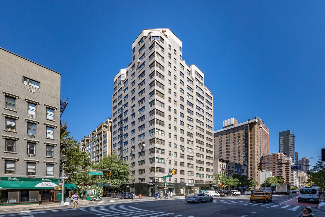 345 E 69th St in New York, NY - Building Photo