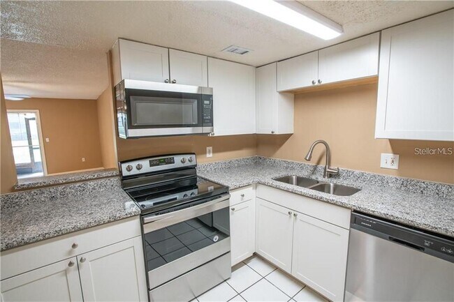 914 Lake Destiny Rd in Altamonte Springs, FL - Building Photo - Building Photo