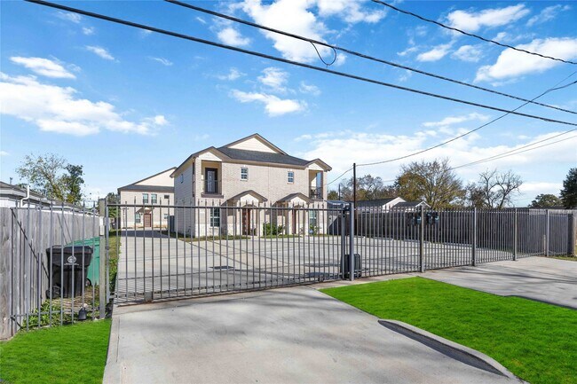 4903 Mallow St in Houston, TX - Building Photo - Building Photo