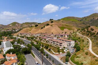 4384 Paxton Pl in Calabasas, CA - Foto de edificio - Building Photo
