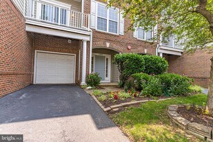 6321 Eagle Ridge Ln in Alexandria, VA - Building Photo