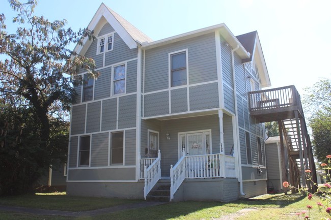 Lovely victorian triplex in North Knoxville