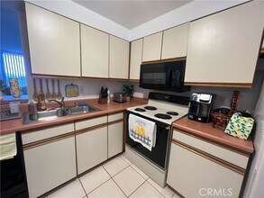 3930 S University Center Dr in Las Vegas, NV - Building Photo - Building Photo