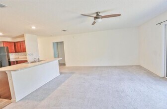 2352 SE Surrey Pl in Port St. Lucie, FL - Building Photo - Building Photo