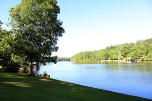 210 Lake Becky Rd in Mountain Rest, SC - Building Photo